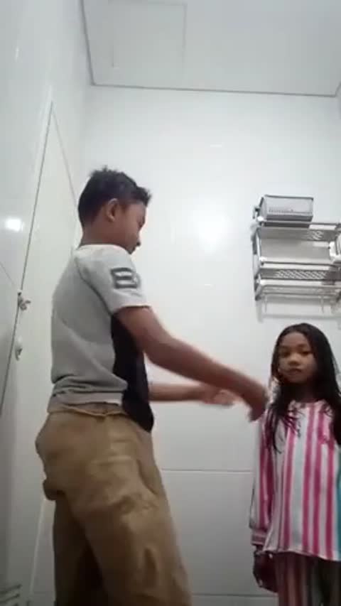 Pratinjau NGEWE_AMA_ADEK_KANDUNGNYA_SEBDIRI_BOCIL_-_-_Lulustream (video-converter.com).mp4